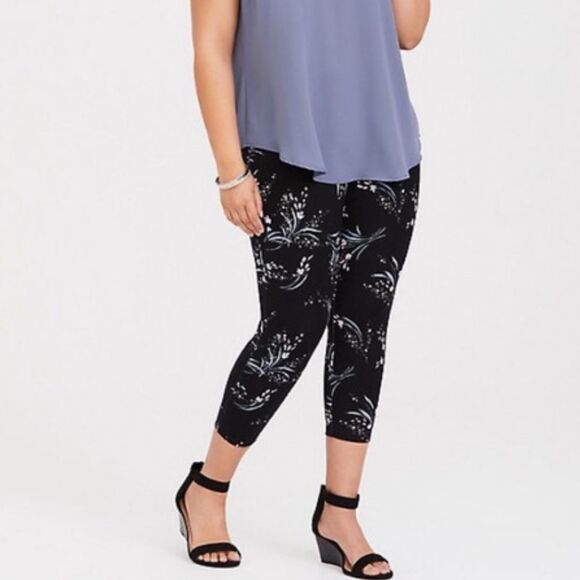 torrid Pants - Torrid Studio Ponte Slim Fit Crop Pixie Pant in Black Spring in the Air Size 1XT